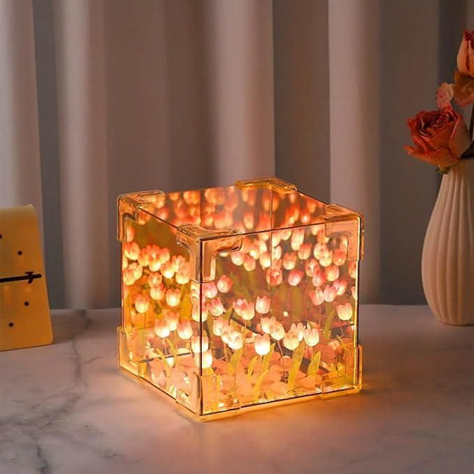 ENDLESS BLOOM TULIP LAMP